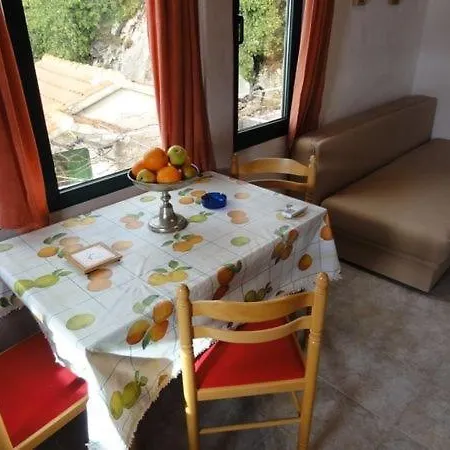 Apartments With A Parking Space Brela, Makarska - 11552