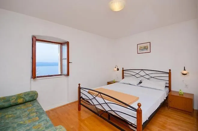 Apartments With Parking Space Brela, Makarska - 11552 *