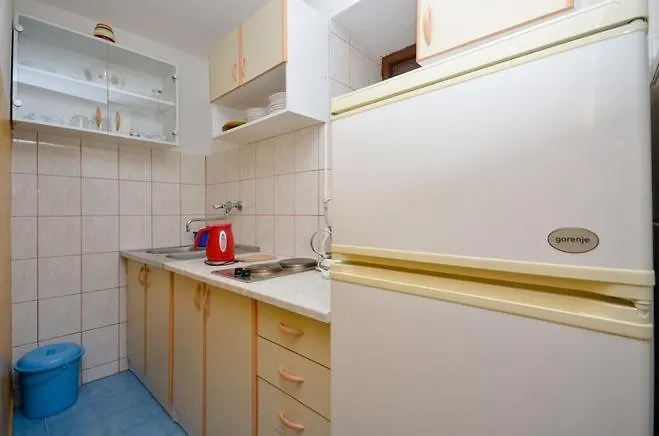 Apartman Apartments With Parking Space Brela, Makarska - 11552