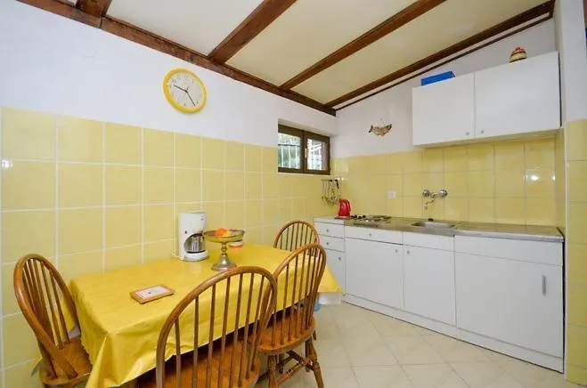 Apartman Apartments With Parking Space Brela, Makarska - 11552