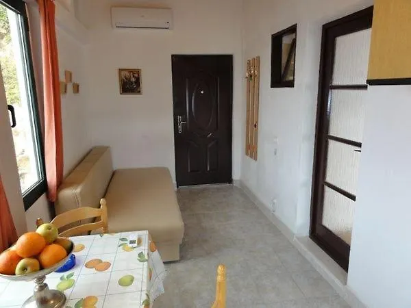 Apartman Apartments With Parking Space Brela, Makarska - 11552 Brela
